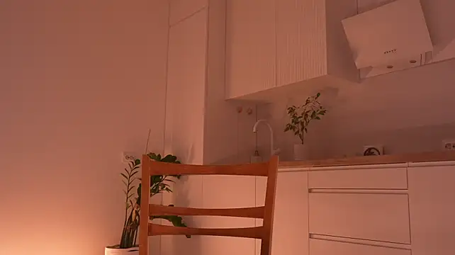 XXX chat uživo modela Miablueye