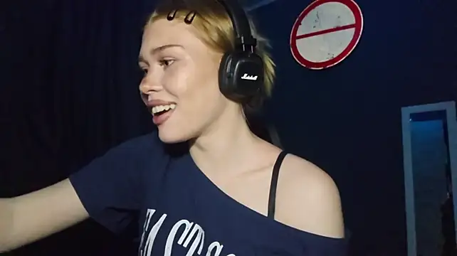 LizaVogan Adlı Modelin Canlı XXX Sohbeti
