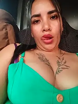 צ'אט XXX בשידור חי של MAYE__13