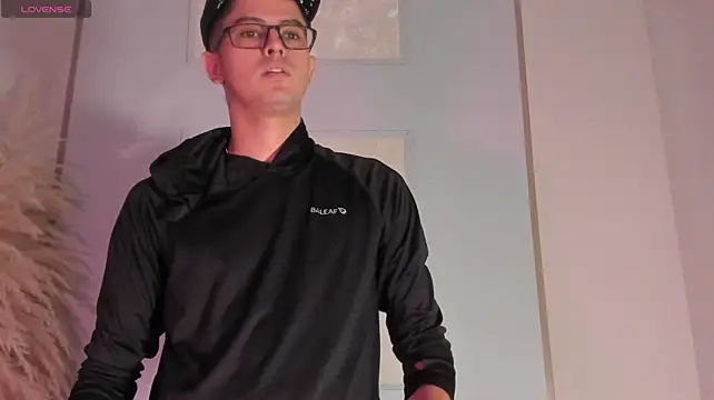 Ostin_Colt Adlı Modelin Canlı XXX Sohbeti