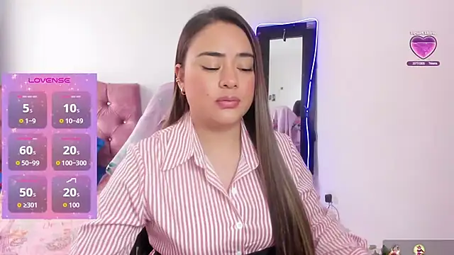 دردشة ReyleDoll الجنسية المباشرة