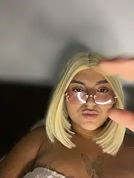 curvysofiiのライブXXXチャット