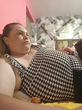 IONY_ELLA_MATT's Live XXX Chat