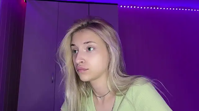 Živý XXX chat FiveFootBlonde