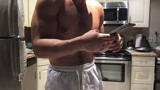 BigGuyMuscle 即時 XXX 聊天