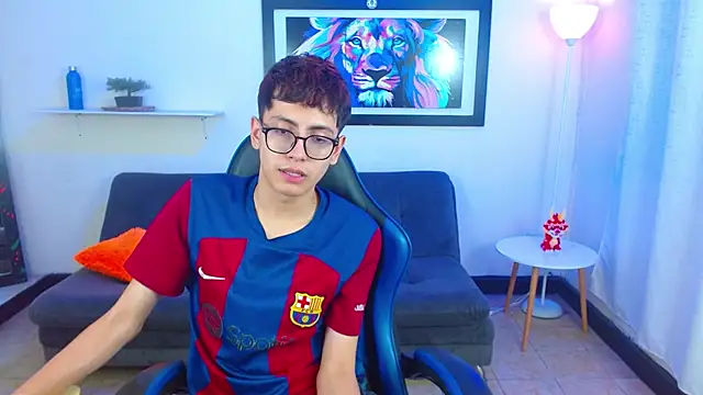 צ'אט XXX בשידור חי של alexcum_18