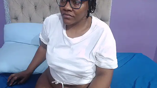 Chatroom XXX en direct de BustyMomo