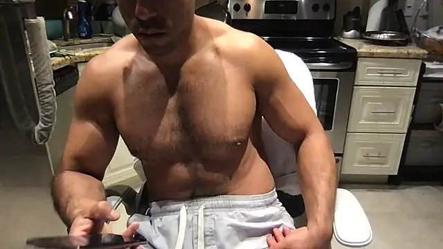 BigGuyMuscle élő XXX-chatje