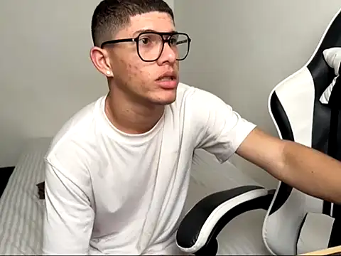 XXX chat uživo modela Edward_2709