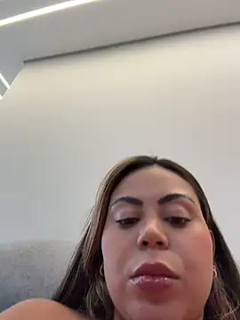 LariiHotWife live XXX chat
