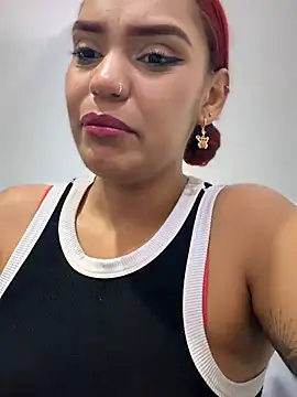 Chat +18 de Sara-77 ao vivo