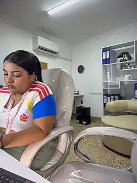 Chat +18 de Mia_roussee_ ao vivo