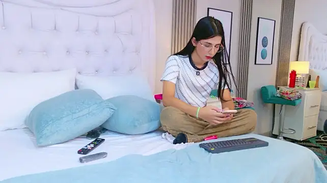 Chat +18 de CaitlynMiller ao vivo