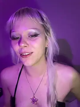 LilyMintyx Adlı Modelin Canlı XXX Sohbeti