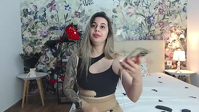 צ'אט XXX בשידור חי של RoseDiamond06