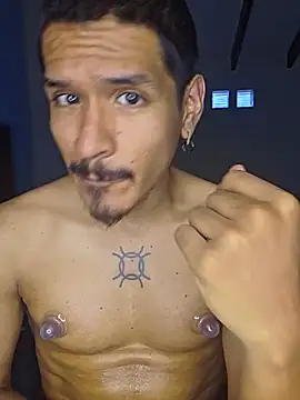 Chatroom XXX en direct de Gooner_Slave