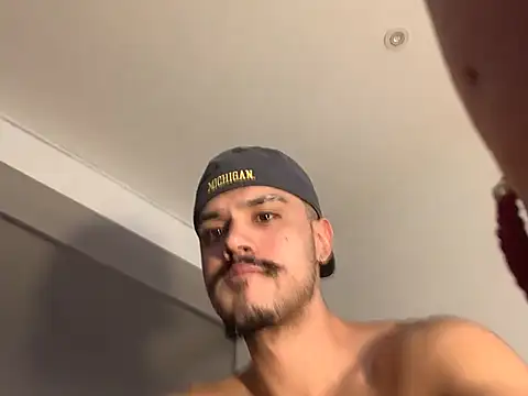 Chat +18 de machoquetepicha ao vivo