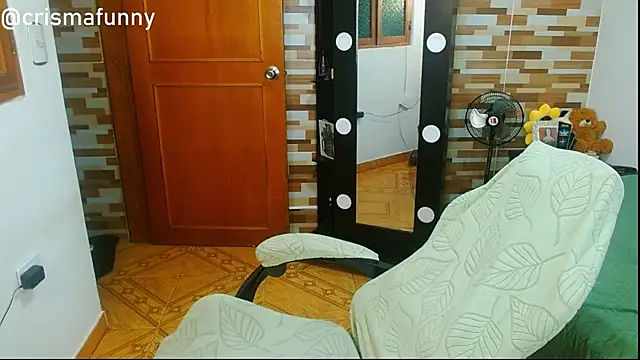 sajecrismaa Adlı Modelin Canlı XXX Sohbeti