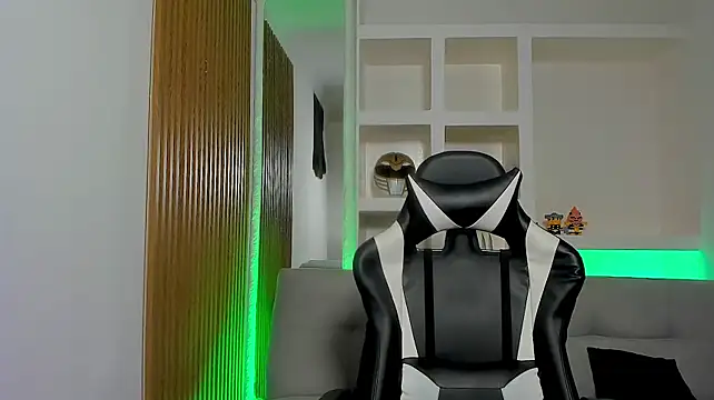 SebastianMaximoff_ Adlı Modelin Canlı XXX Sohbeti