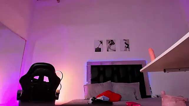 kittymonroe1 XXX чат на живо