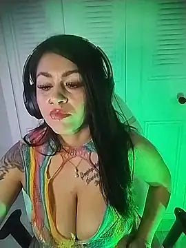 chelaqueen_ Adlı Modelin Canlı XXX Sohbeti