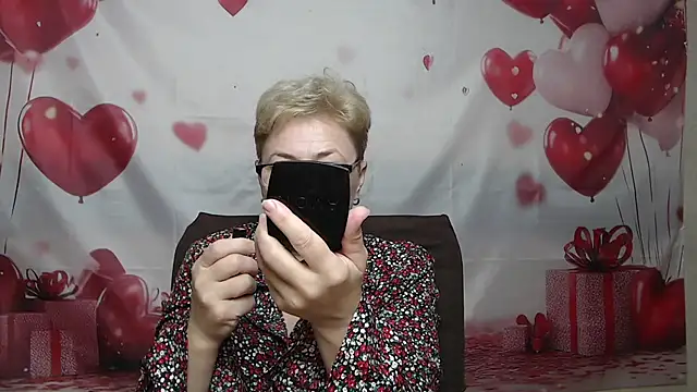 EmiliaGree's Live XXX Chat