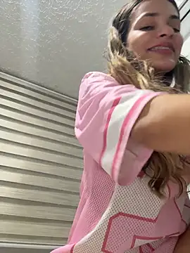 צ'אט XXX בשידור חי של cuteluci_