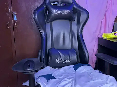 Chat +18 de BigTitsGirl04 ao vivo