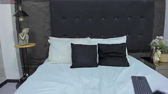 KattieTylor's Live XXX Chat
