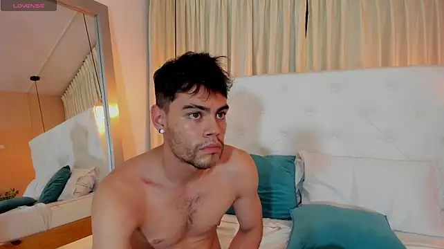 Lycan____ Live XXX Chat