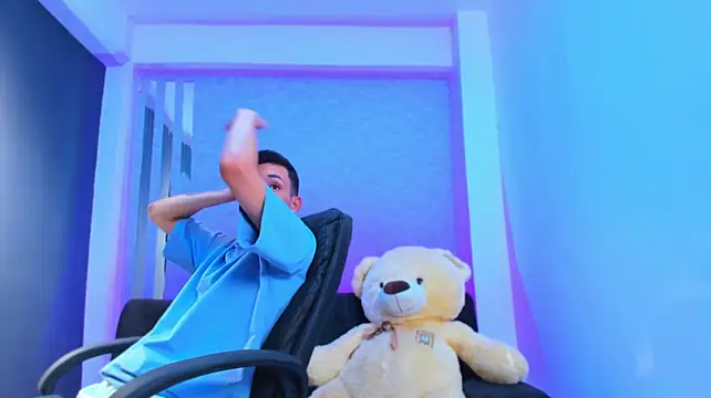 OLIVER_THOMPSON – Naživo XXX chat
