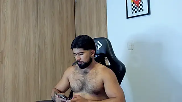 ethaanjones' Live XXX Chat