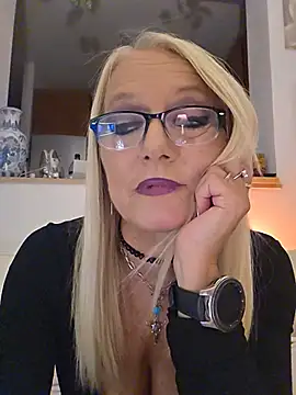 DIAMANTE64n Live XXX chat