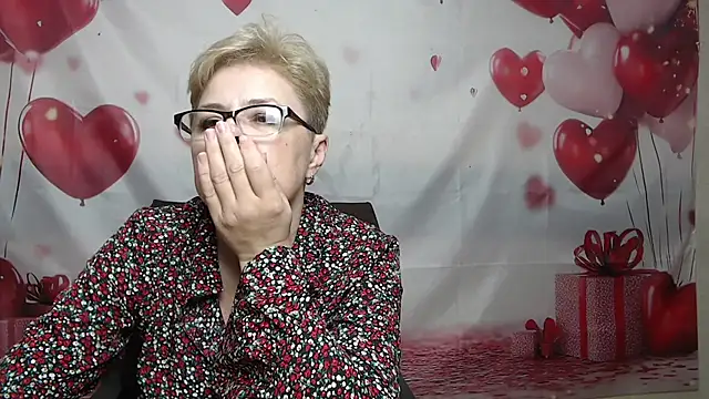 EmiliaGree's Live XXX Chat