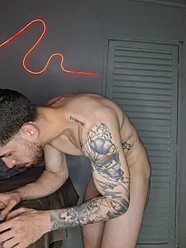 Chat +18 de Cubanotatuado ao vivo