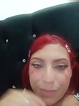 GiaRedd live XXX chat