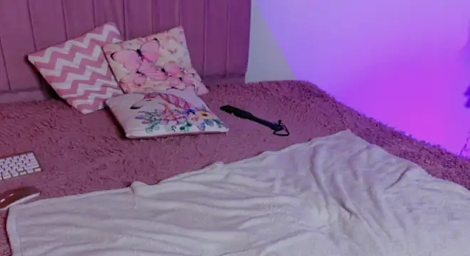 uchiiky_doll élő XXX-chatje