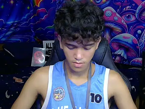 Chat +18 de hugekenbigcock ao vivo