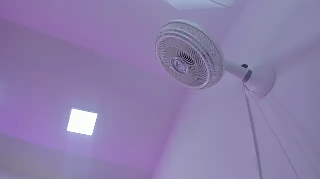 Emma_Lara1's Live XXX Chat