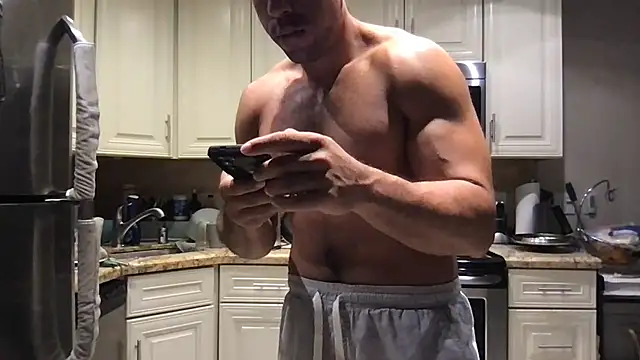 BigGuyMuscle Adlı Modelin Canlı XXX Sohbeti