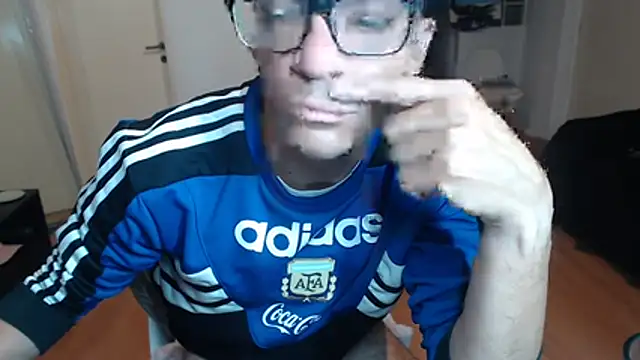 Chatroom XXX en direct de guachin_hunk