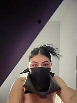 zharaaa18's Live XXX Chat