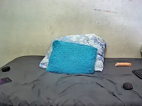 Feathergal69_ লাইভ XXX চ্যাট