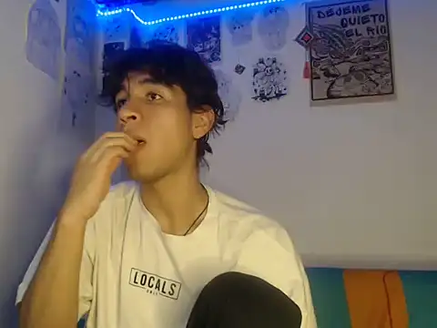 XXX chat uživo modela ElliotAzert