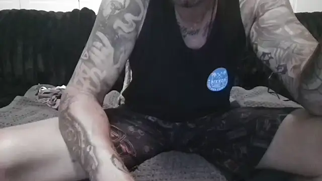 JohnnyKorrupt_ élő XXX-chatje