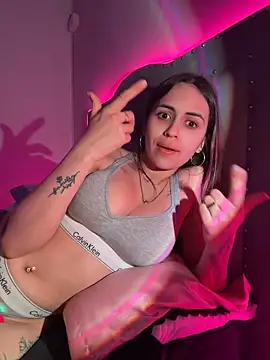 selina-sky Adlı Modelin Canlı XXX Sohbeti