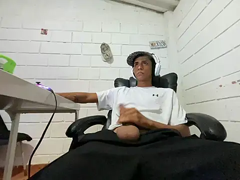 Max_TheHorseDick Webcam show