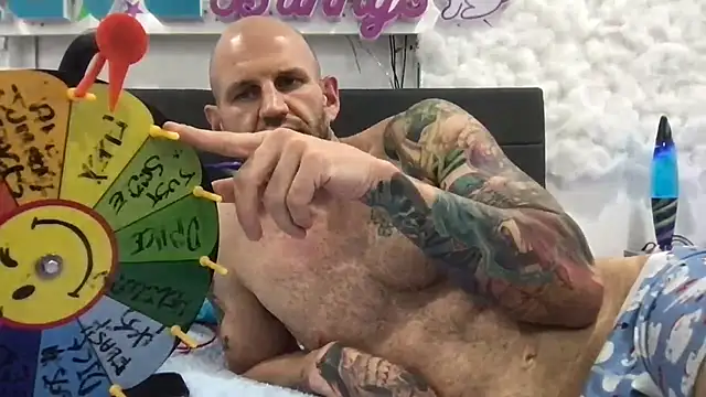 brianomally Live XXX Chat