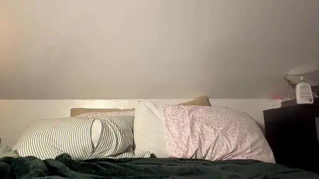 TheOnlyIris' Live XXX Chat