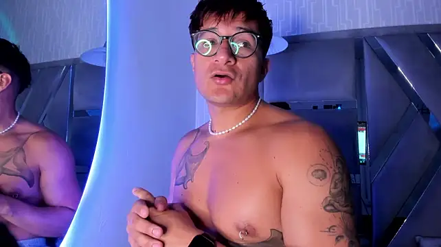 Онлайн чат XXX Hassbyd